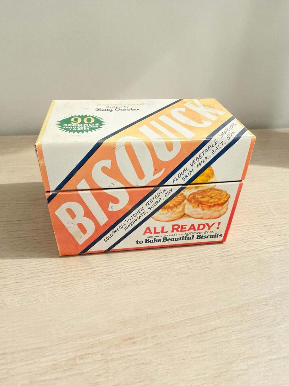 Vintage Bisquick Betty Crocker Recipe Box with Dividers and Recipe Cards